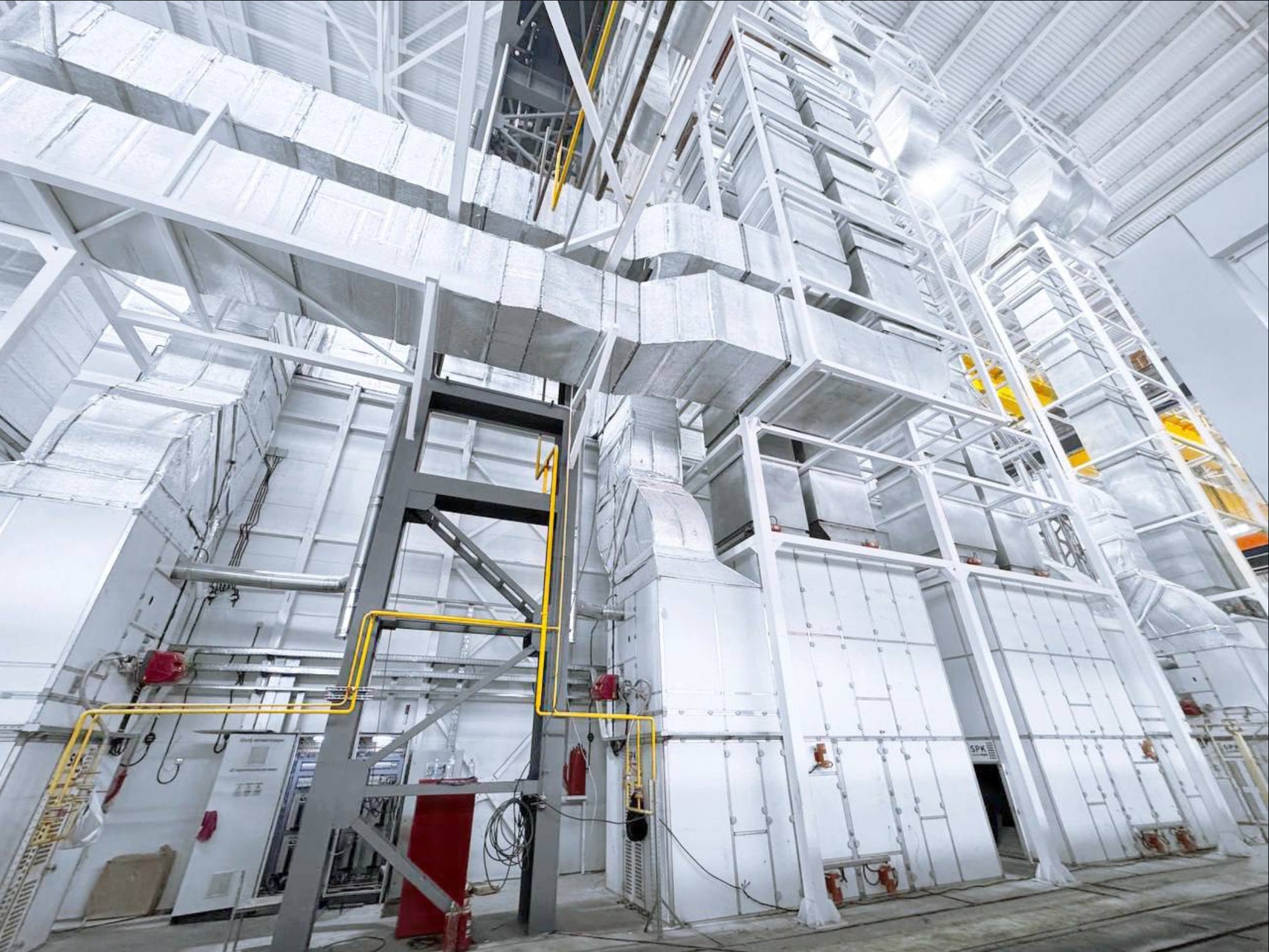 камера окраски в цехе