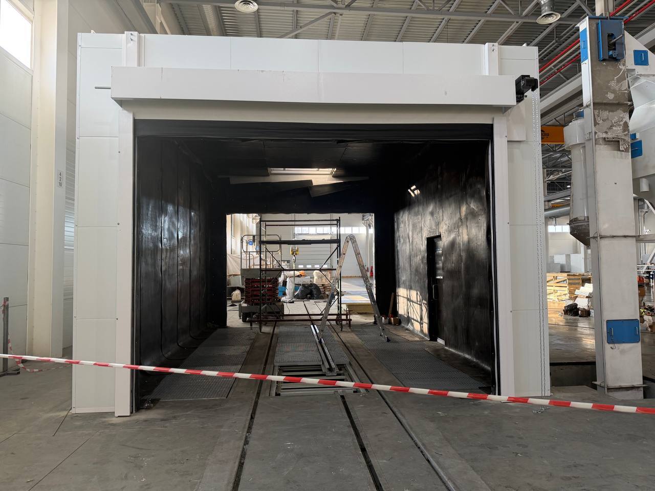 проходная дробеструйная камера