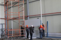 В Астане проводится возведение стен окрасочно-сушильной камеры для воздушных судов