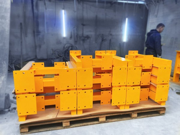 В производстве SPK опоры для рельс напольного окрасочного конвейера